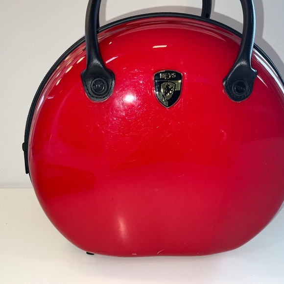 HEYS Cosmopolitan Cosmetic Train Case in Red - Picture 1 of 7